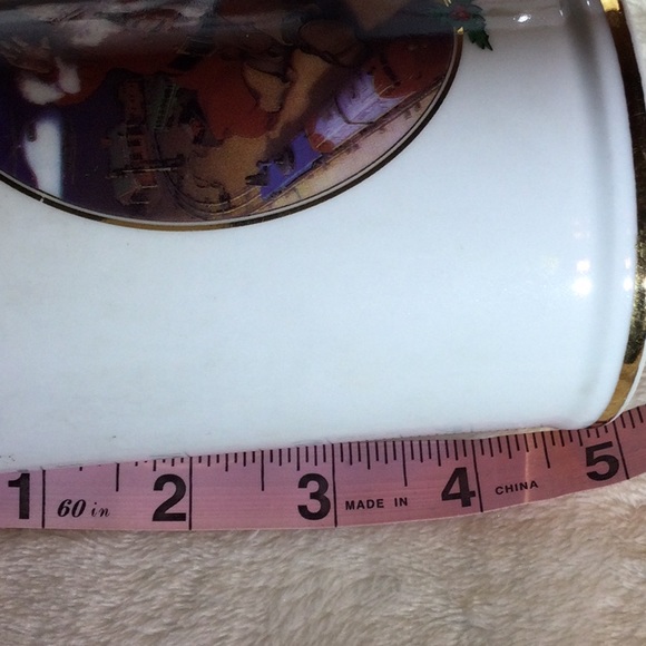 2 Coca Cola Christmas Mugs - Picture 4 of 5